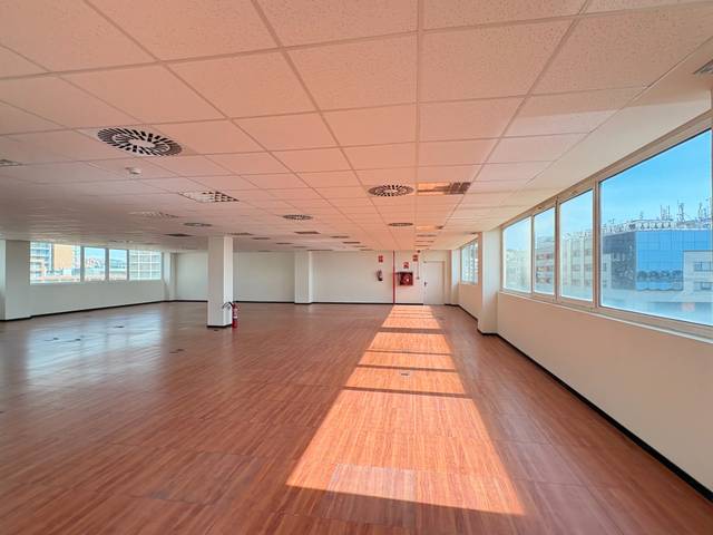 Oficina en Alquiler en Carrer de la Metal·lúrgia en La Marina del Prat Vermell