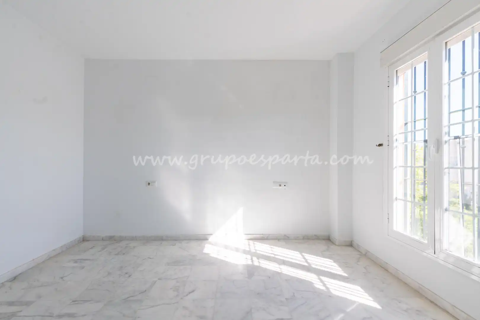 Detached homes for sale in Espartinas  with Air Conditioner, Heating and Oven