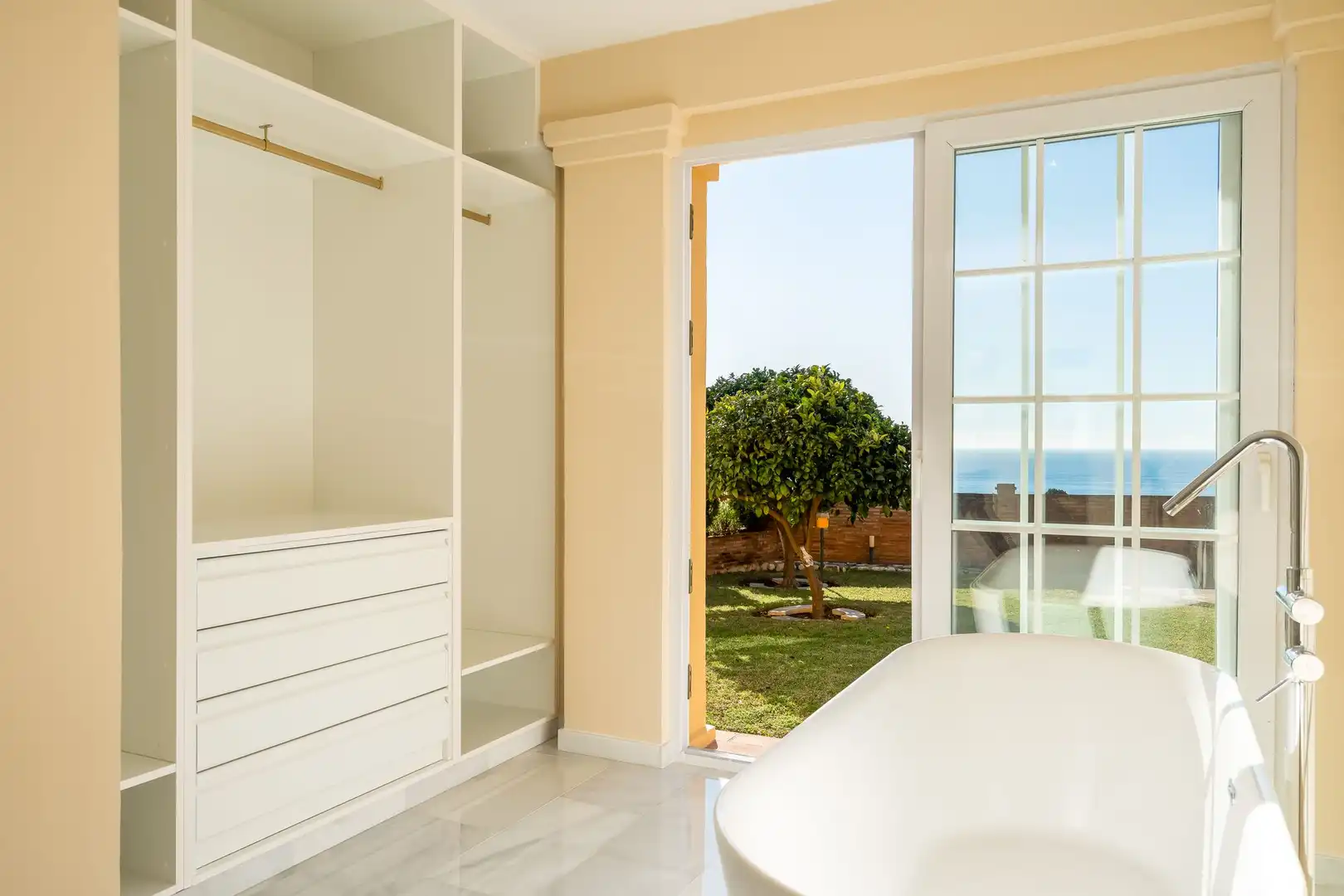 Habitación de Casa o chalet en venta en Benalmádena con Terraza y Balcón
