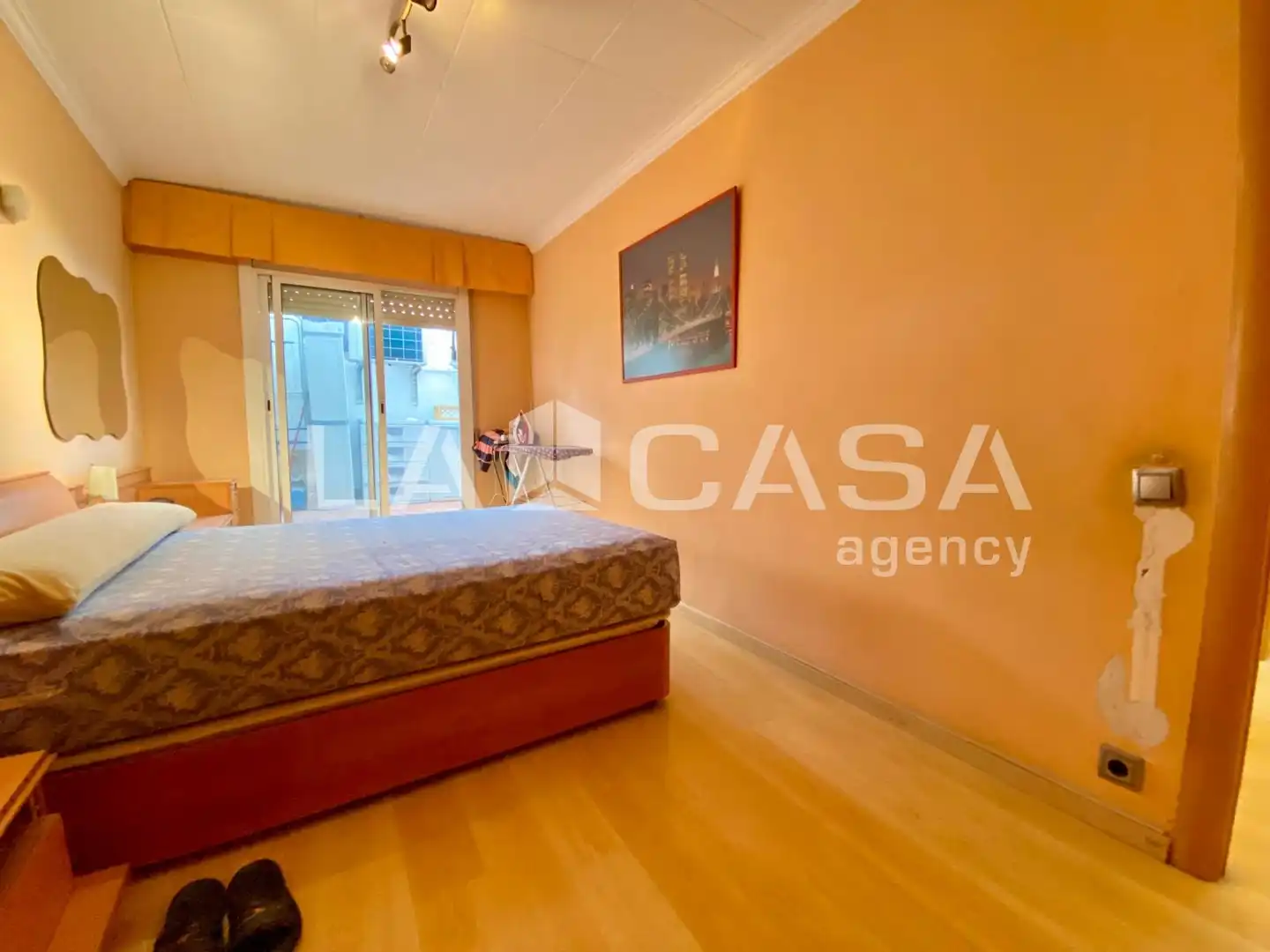 Piso en venta en Santa Coloma de Gramenet con Balcón
