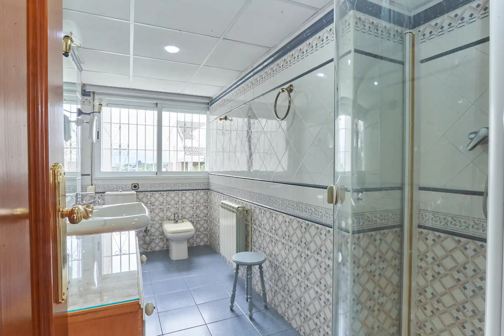 Bathroom of Detached homes for sale in Jaén  with Furnished