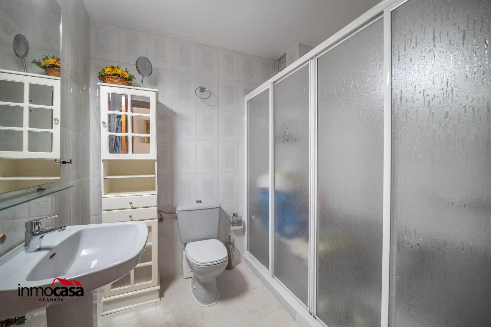 Bathroom of Flat for sale in Armilla  with Balcony