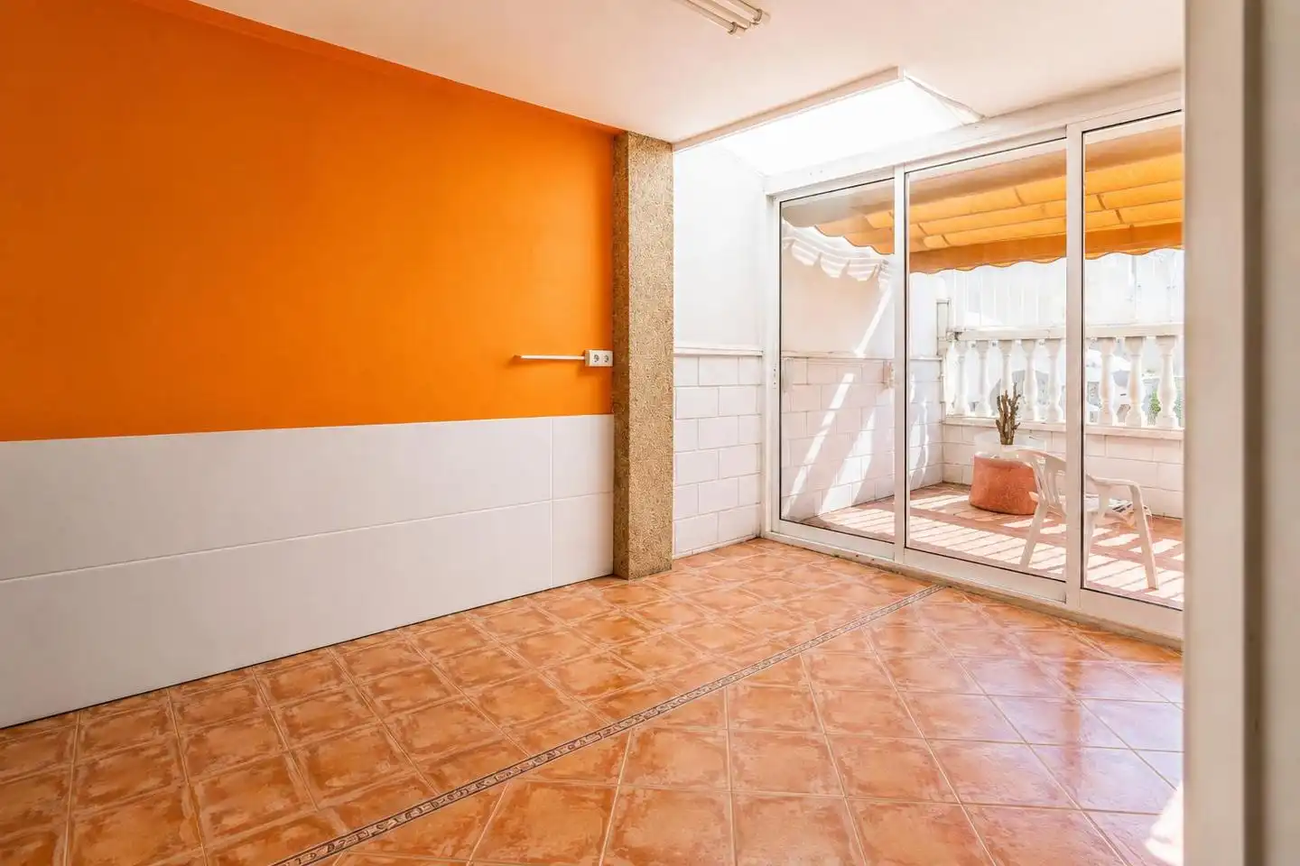 Einfamilien-Reihenhaus zum Verkauf in Santa Pola mit Klimaanlage, Privatgarten und Terrasse