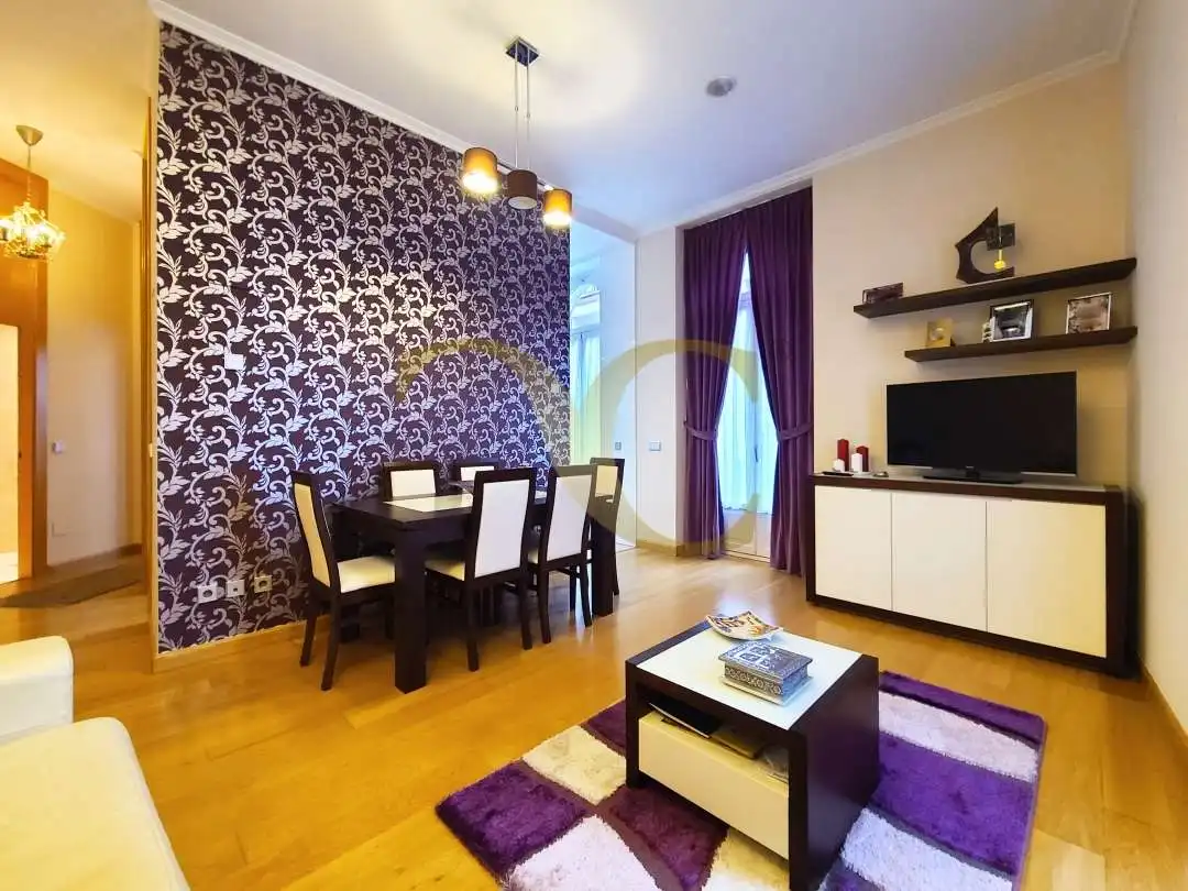 Sala d'estar de Apartament en venda en Gijón  amb Calefacció, Moblat i Balcó