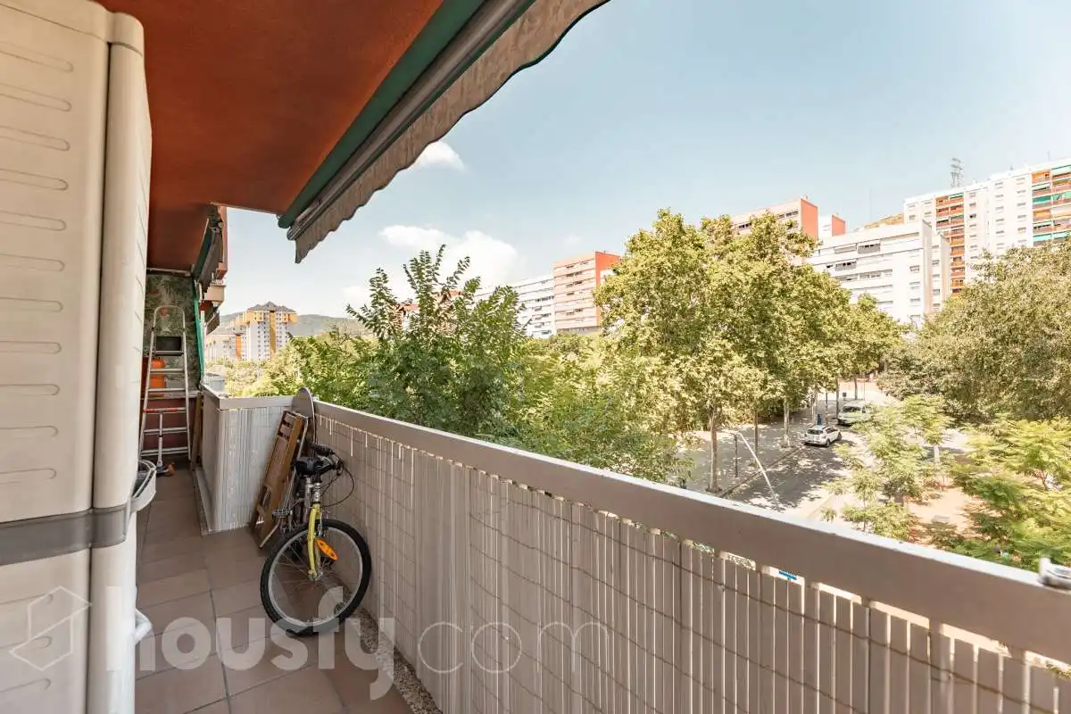 Vista exterior de Piso en venta en Barcelona con Aire acondicionado, Calefacción y Terraza