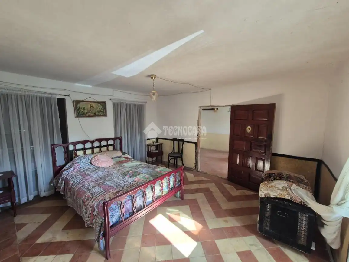 Dormitori de Finca rústica en venda en Sigüenza amb Calefacció i Moblat