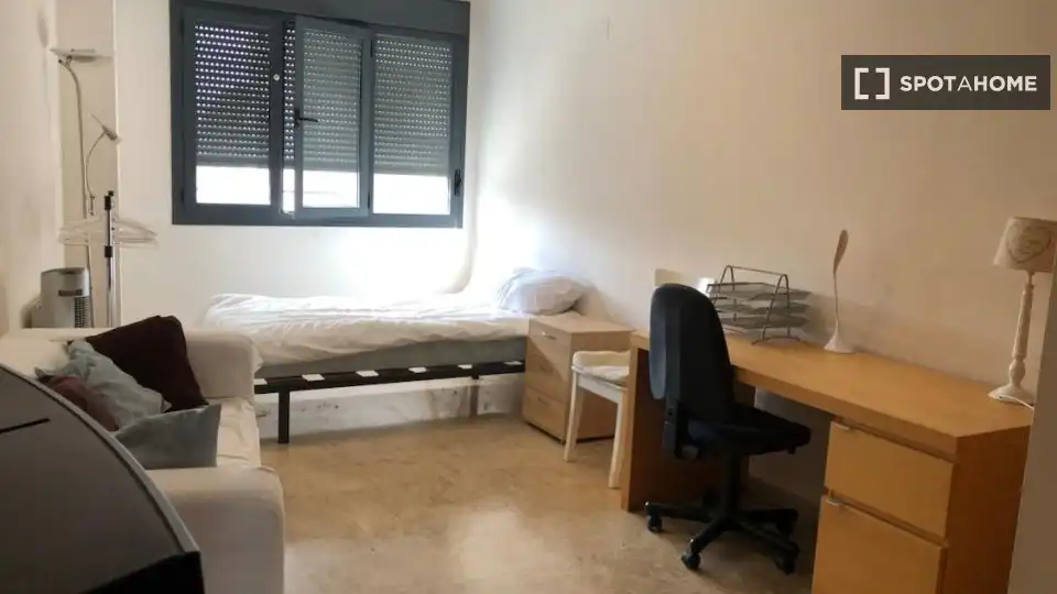 Habitación de Piso para compartir en Valencia con Aire acondicionado, Calefacción y Amueblado
