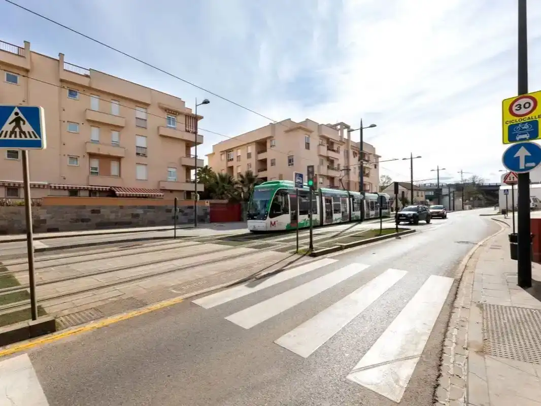 Vista exterior de Pis en venda en Granada amb Aire condicionat, Traster i Piscina
