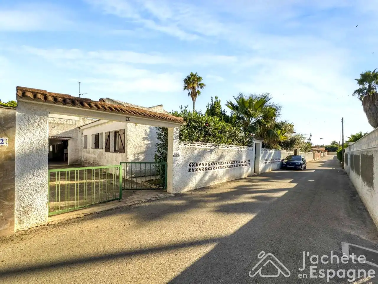 Vista exterior de Casa o xalet en venda en Vinaròs amb Aire condicionat, Calefacció i Jardí privat