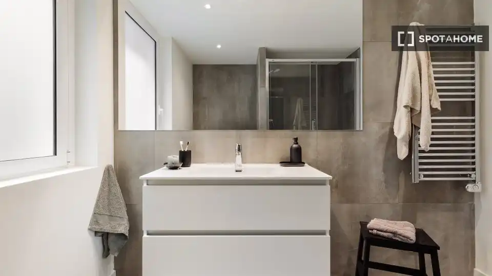 Bathroom of Apartments for share in Barcelona  with Air Conditioner, Terrace and Furnished