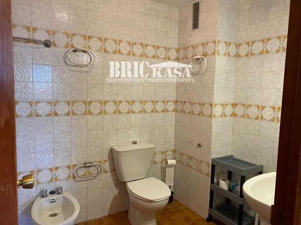 Badezimmer von Dachboden zur Miete in Cáceres mit Heizung, Terrasse und Möbliert