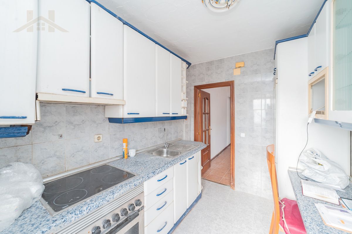 Kitchen of Flat for sale in San Sebastián de los Reyes  with Air Conditioner, Heating and Oven