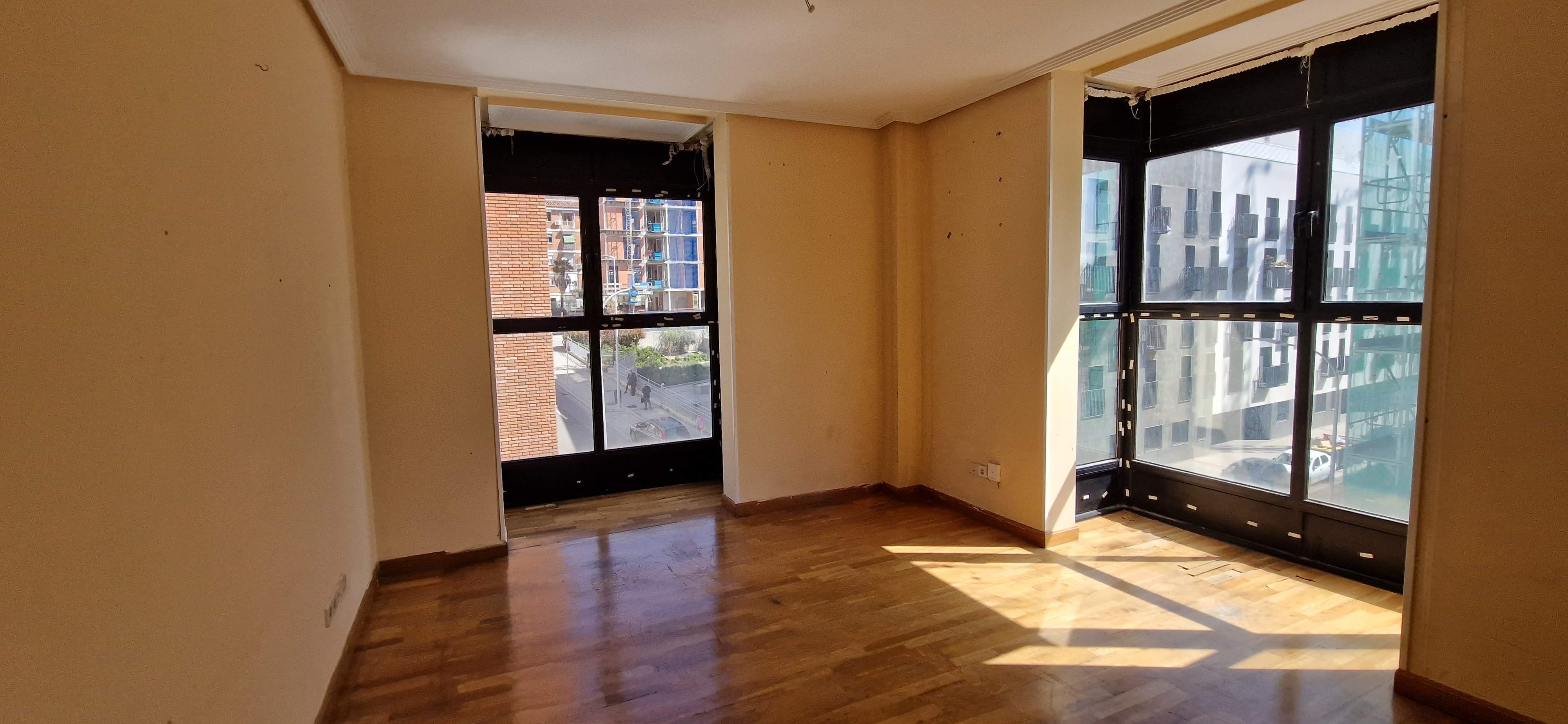 Flat for sale in Ps Perales, Puerta del Ángel