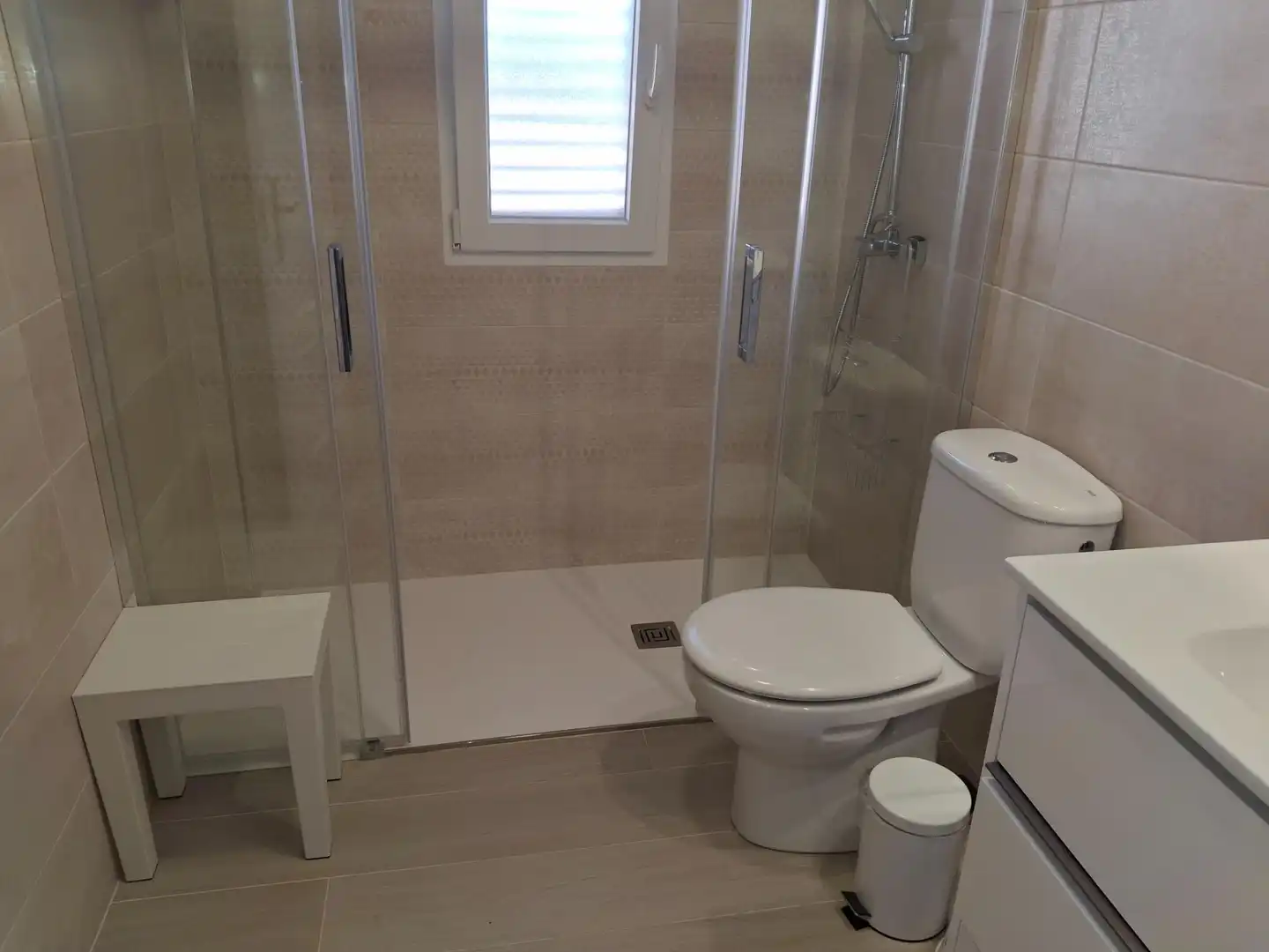 Badezimmer von Einfamilien-Reihenhaus zum Verkauf in Oropesa del Mar / Orpesa mit Klimaanlage und Balkon