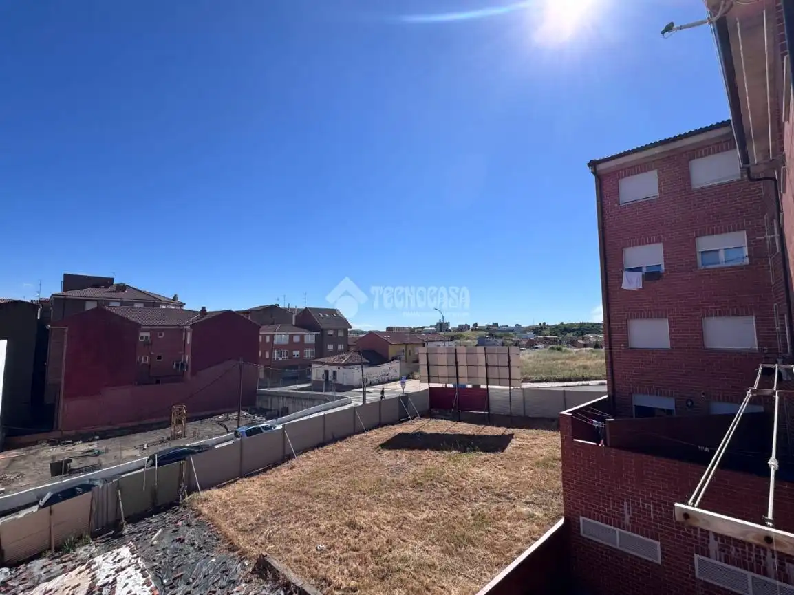 Piso en venta en León Capital  con Calefacción, Parquet y Terraza