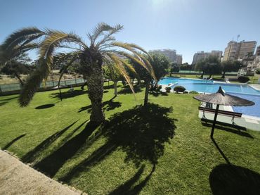 Bungalow con piscina en venta en Nueva Torrevieja - Aguas Nuevas