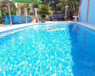 Piscina de Casa adosada de lloguer en Sanlúcar de Barrameda amb Jardí privat i Piscina