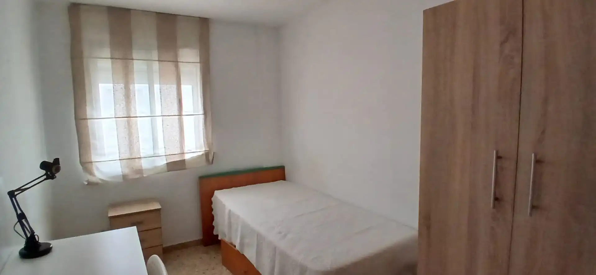 Habitación de Piso de alquiler en Sevilla con Aire acondicionado, Amueblado y Lavadora