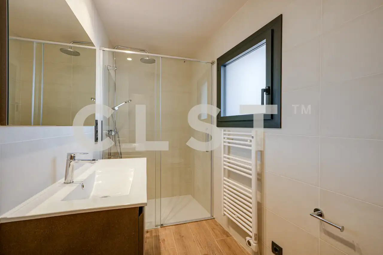 Bany de Apartament de lloguer en Barcelona amb Aire condicionat, Calefacció i Parquet