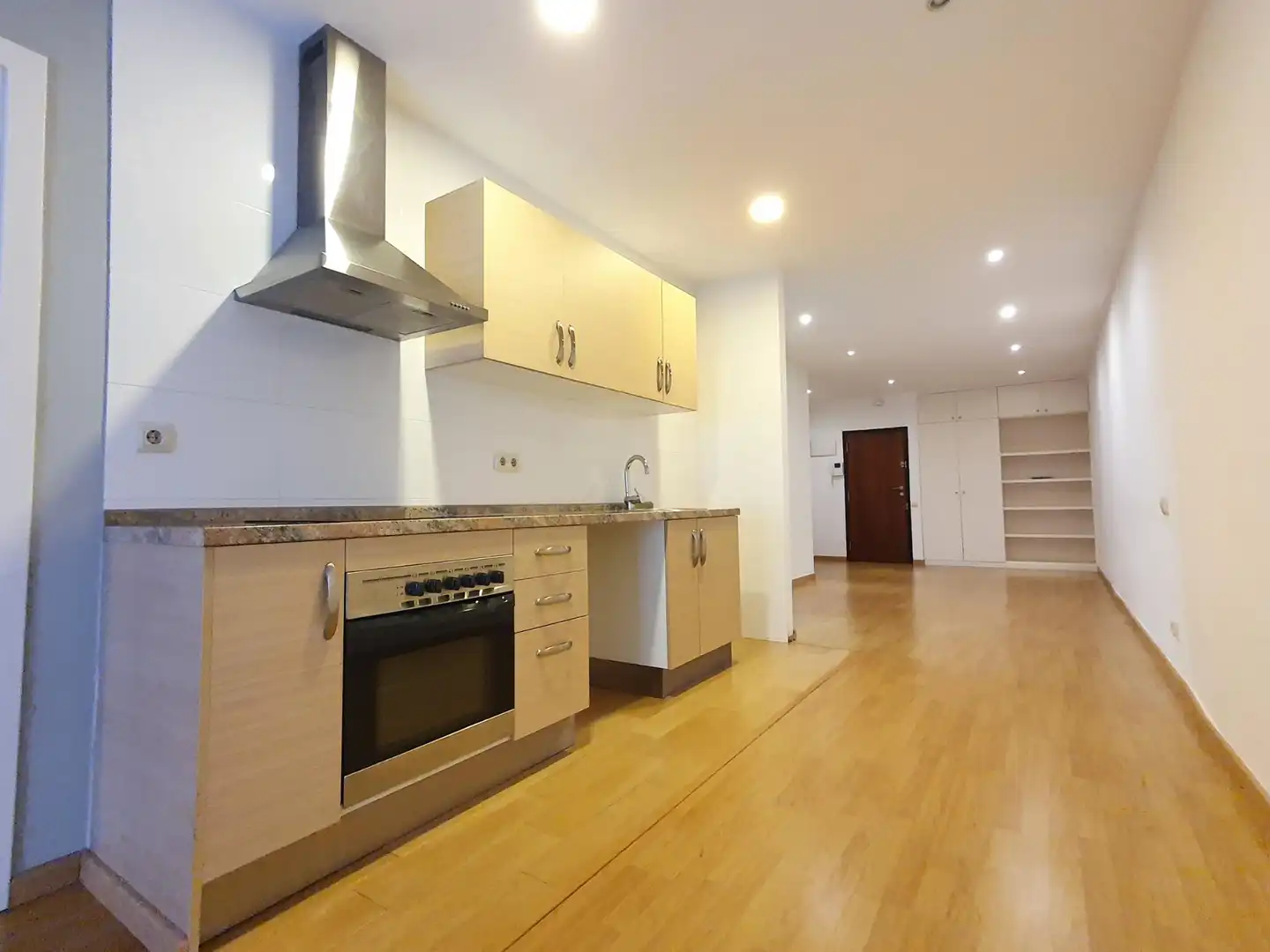 Küche von Wohnung zur Miete in Barcelona mit Parkett, Terrasse und Ofen