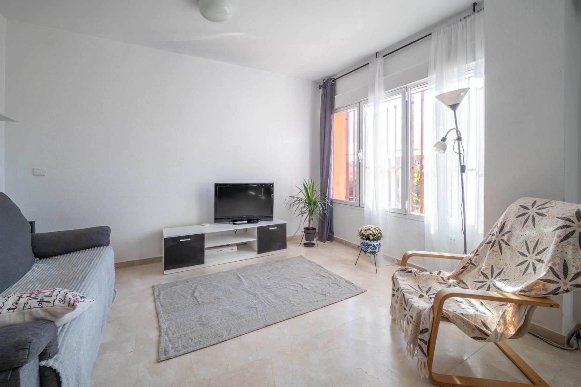 Living room of Flat for sale in  Granada Capital  with Heating and Balcony