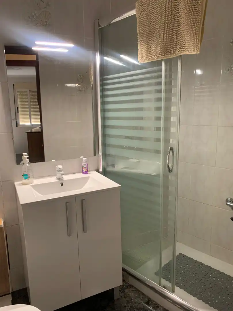 Bathroom of Flat for rent in Valencia  with Air Conditioner, Furnished and Oven