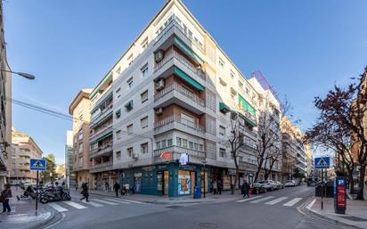 Vista exterior de Piso en venta en  Granada Capital con Aire acondicionado, Calefacción y Parquet