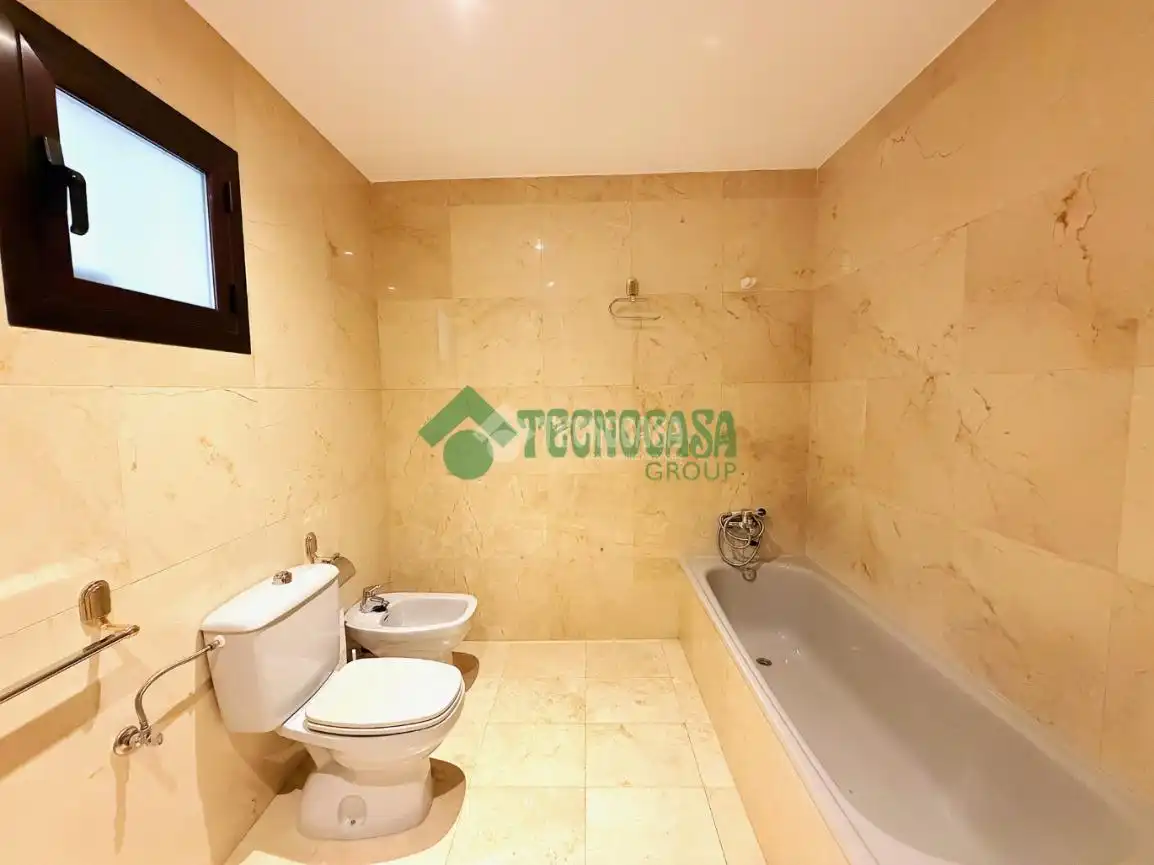 Bathroom of Flat for sale in Cuenca  with Air Conditioner, Heating and Terrace