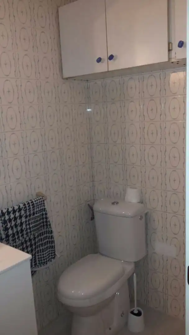 Baño de Piso de alquiler en Santiago de Compostela  con Calefacción, Parquet y Amueblado