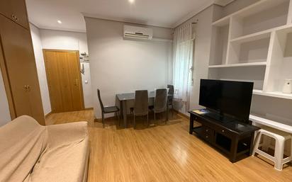 Living room of Flat to rent in  Madrid Capital  with Air Conditioner, Heating and Balcony