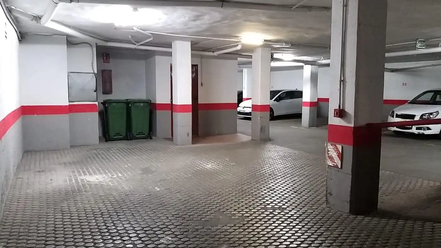 Parkplatz von Garage zur Miete in Granada