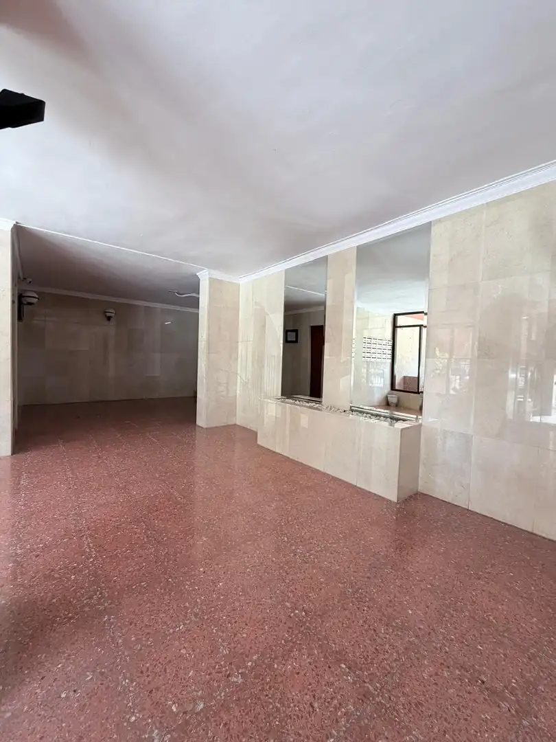 Piso en venta en L'Hospitalet de Llobregat con Calefacción y Balcón