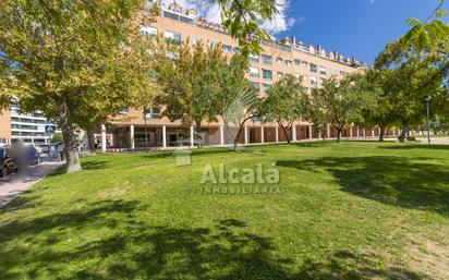 Vista exterior de Pis en venda en Alcalá de Henares amb Aire condicionat i Terrassa