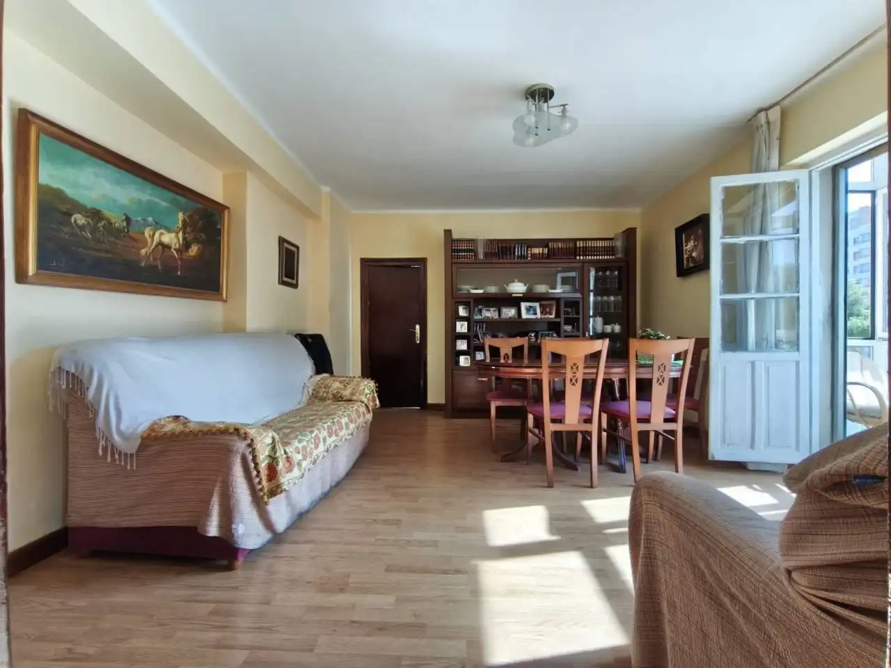 Sala de estar de Piso en venta en Burgos Capital con Calefacción, Parquet y Terraza