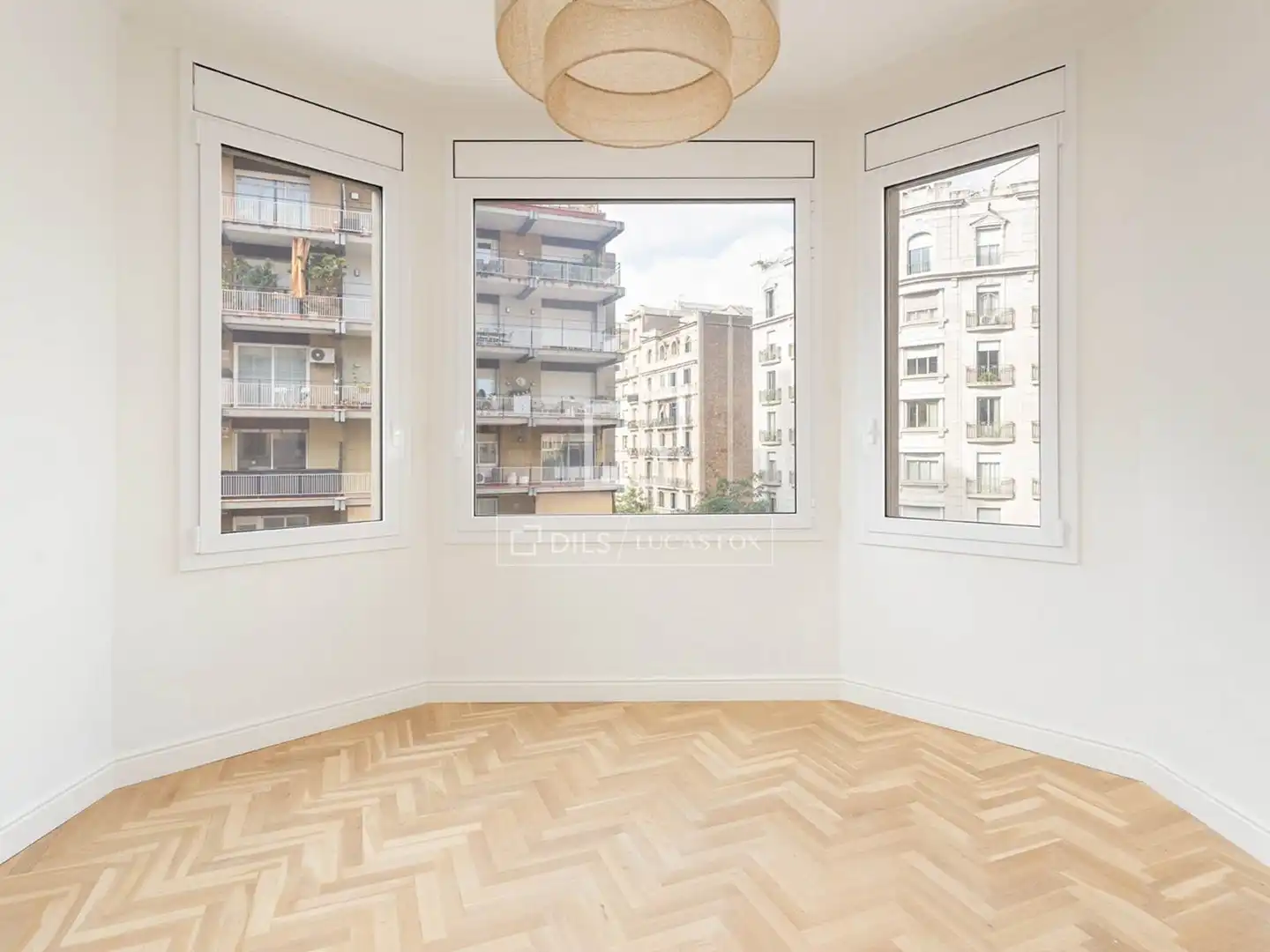 Bedroom of Flat for sale in Barcelona  with Air Conditioner, Heating and Parquet flooring
