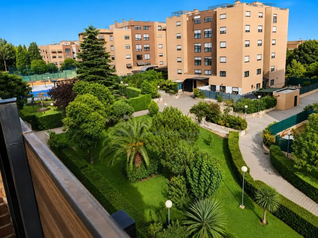 Exterior view of Attic for sale in Alcalá de Henares  with Private garden, Terrace and Swimming Pool