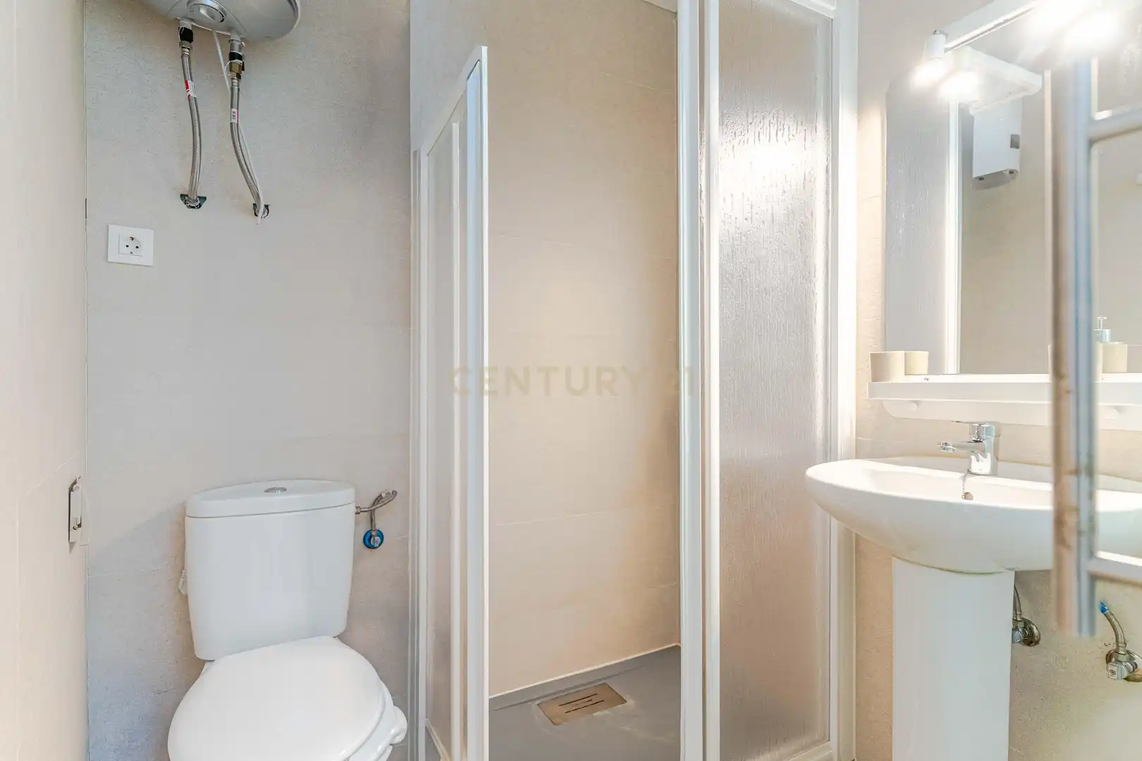 Baño de Casa o chalet en venta en Almuñécar con Aire acondicionado, Lavadora y Microondas