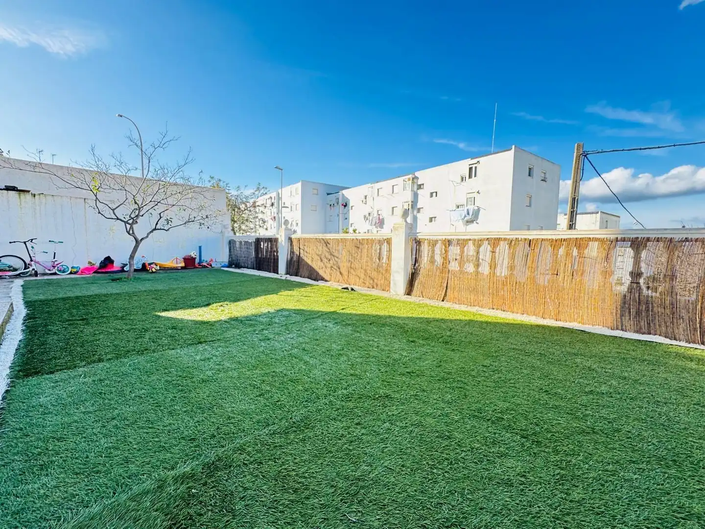 Exterior view of Houses for sale in Algeciras  with Storage room
