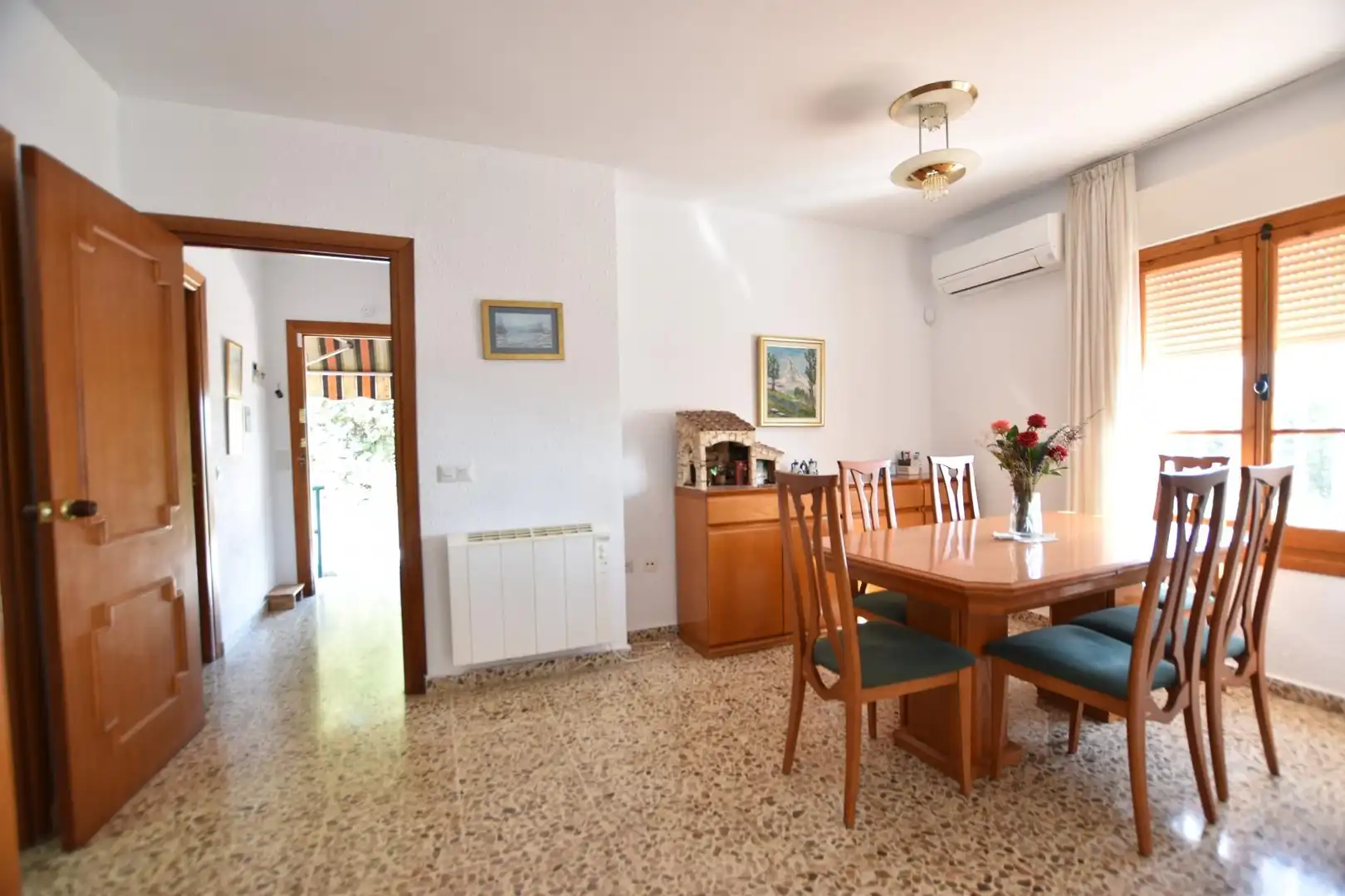 Menjador de Casa o xalet en venda en Alhaurín de la Torre amb Jardí privat, Terrassa i Piscina comunitària