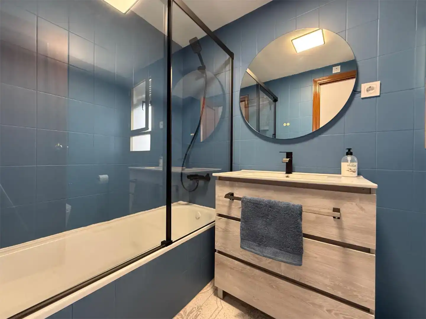 Baño de Piso para compartir en Linares con Amueblado y Balcón