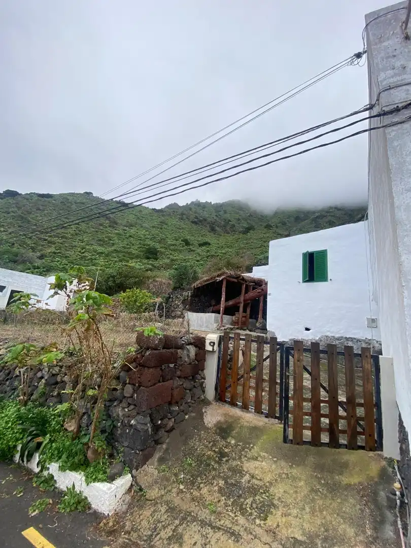 Vista exterior de Casa o xalet en venda en Frontera amb Jardí privat