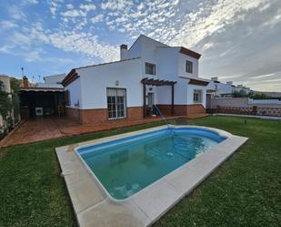 Außenansicht von Einfamilien-Reihenhaus miete in Casabermeja mit Klimaanlage, Terrasse und Schwimmbad