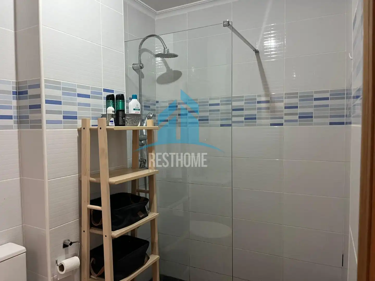 Bany de Apartament en venda en Torrevieja amb Aire condicionat, Jardí privat i Terrassa