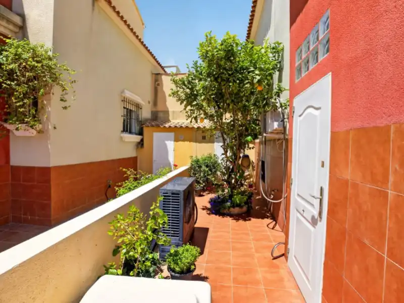 Casa aparellada amb terrassa en venda a Nueva Torrevieja - Aguas Nuevas, imagen 34