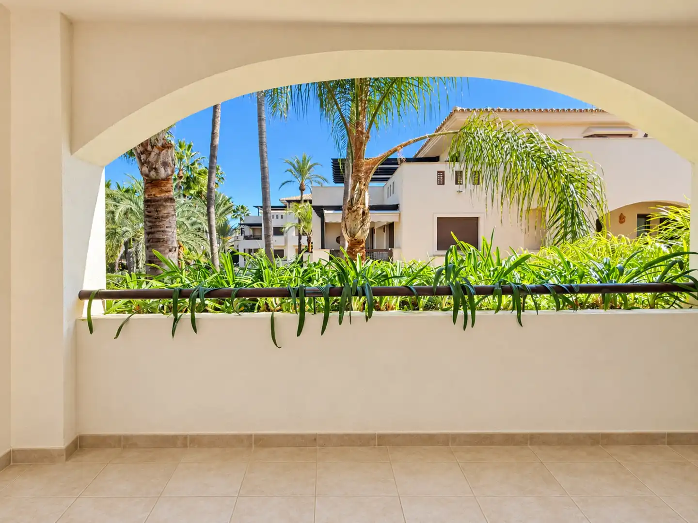 Terrasse von Wohnungen zum Verkauf in Marbella mit Klimaanlage, Terrasse und Schwimmbad