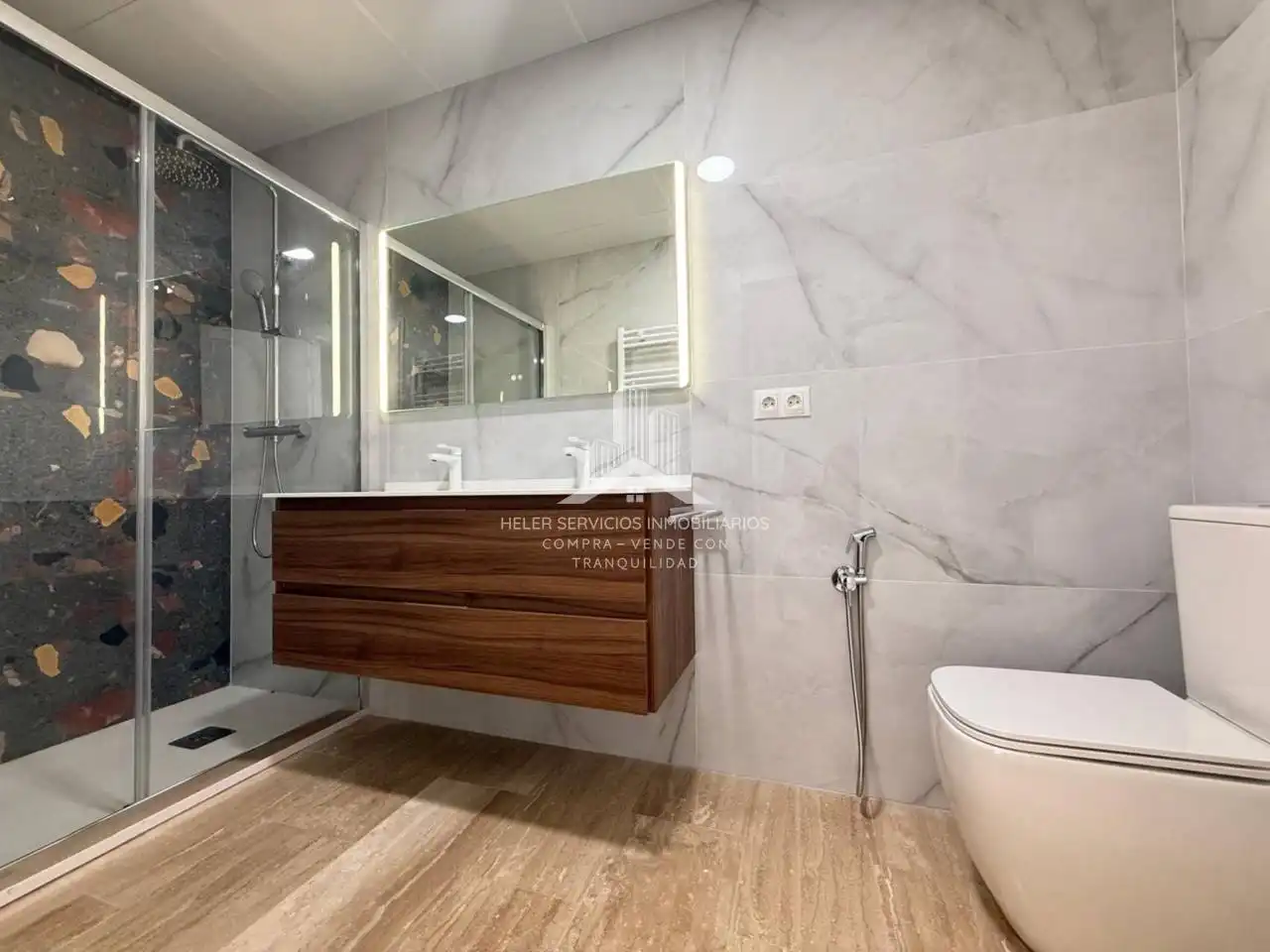 Baño de Piso en venta en Castellón de la Plana / Castelló de la Plana con Aire acondicionado, Calefacción y Alarma