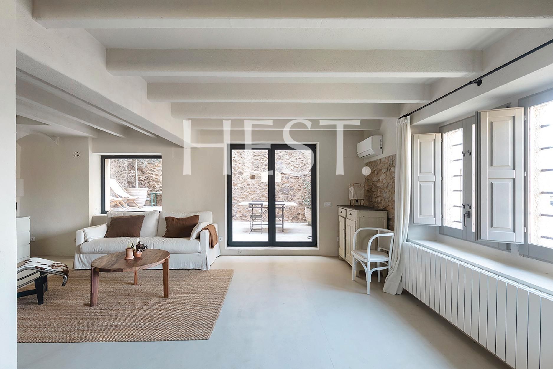 Sala de estar de Finca rústica en venta en Serra de Daró con Aire acondicionado, Calefacción y Terraza