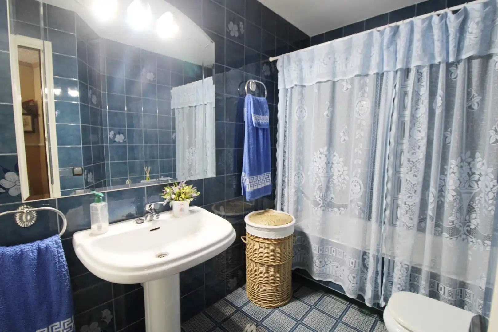 Baño de Casa o chalet en venta en El Vendrell con Calefacción, Terraza y Trastero