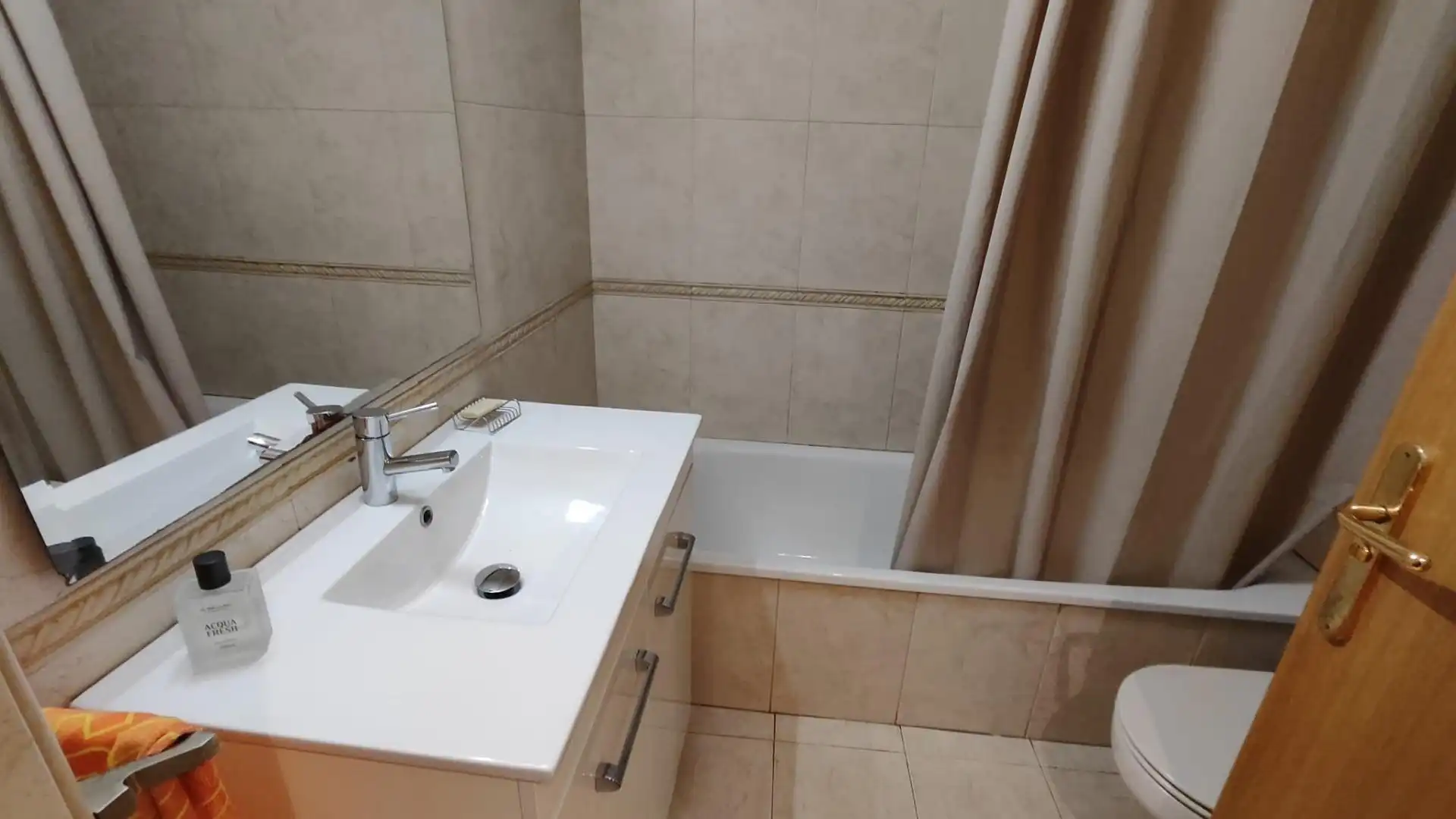 Baño de Piso en venta en Sabadell con Calefacción y Trastero