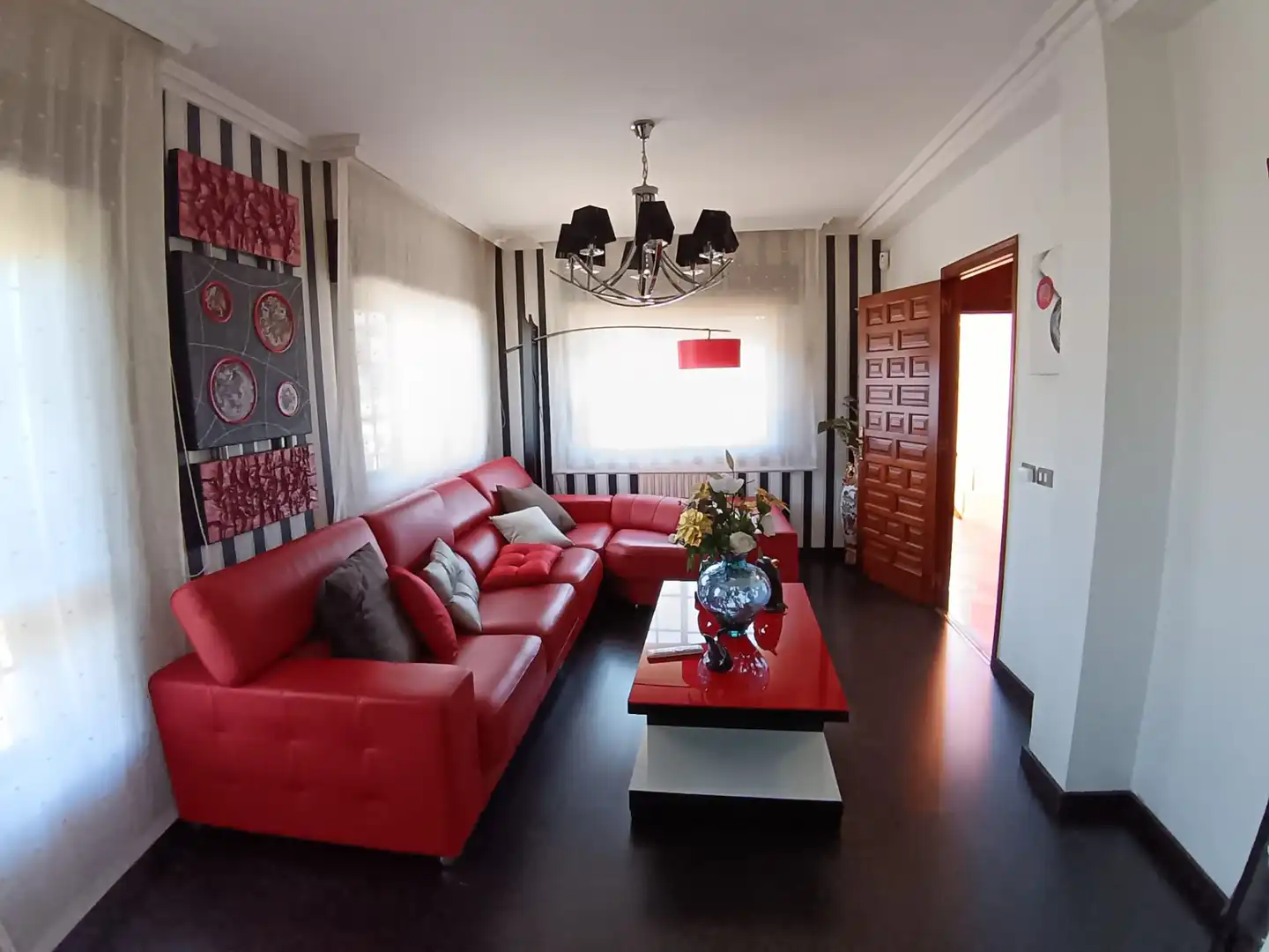 Sala d'estar de Casa o xalet en venda en Pontevedra Capital  amb Calefacció, Jardí privat i Parquet